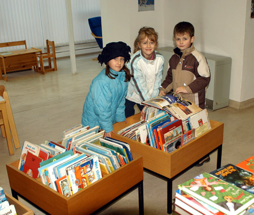 Bücher für Groß und Klein können in der Stadtbücherei ausgeborgt werden 